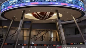 IHSG Dibuka Turun 3,53% ke 7.660, Investor Hindari Risiko di Tengah Gejolak Global